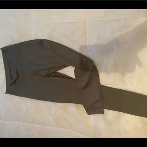 Echt Cropped leggings - scrunch butt, army green